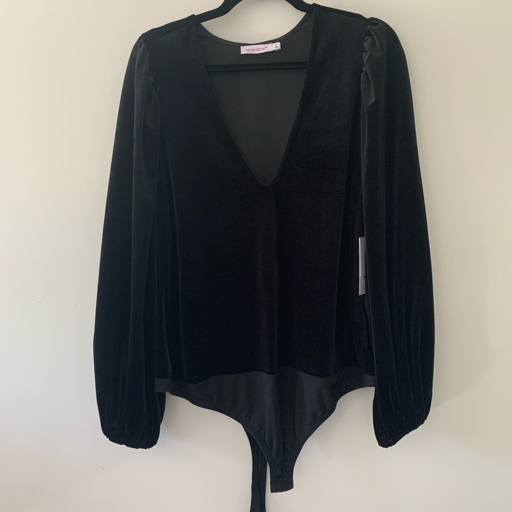 Shoedazzle velvet  bodysuit with puffed sleeves​